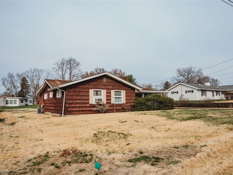 203 Clark Drive, Marietta, OH 45750 Photo 2