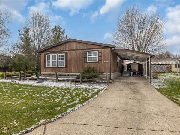 63 Parkway Drive, Olmsted Twp, OH 44138