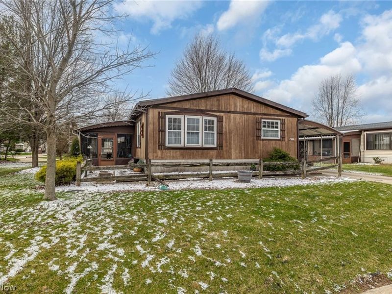 63 Parkway Drive, Olmsted Township, OH 44138 Photo 2