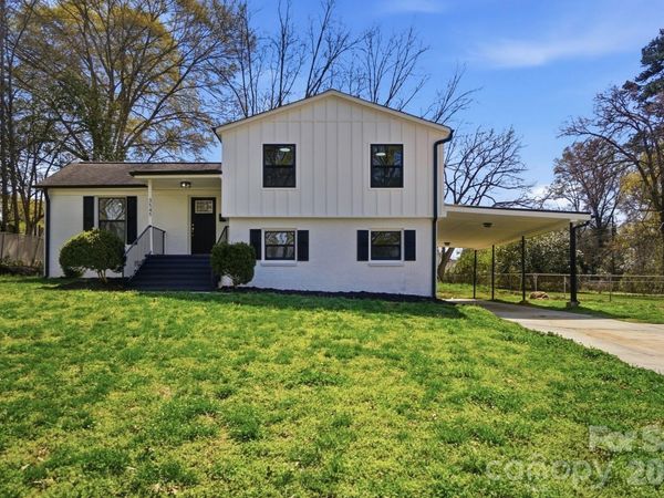 3545 Sargeant Drive , Charlotte, NC 28217