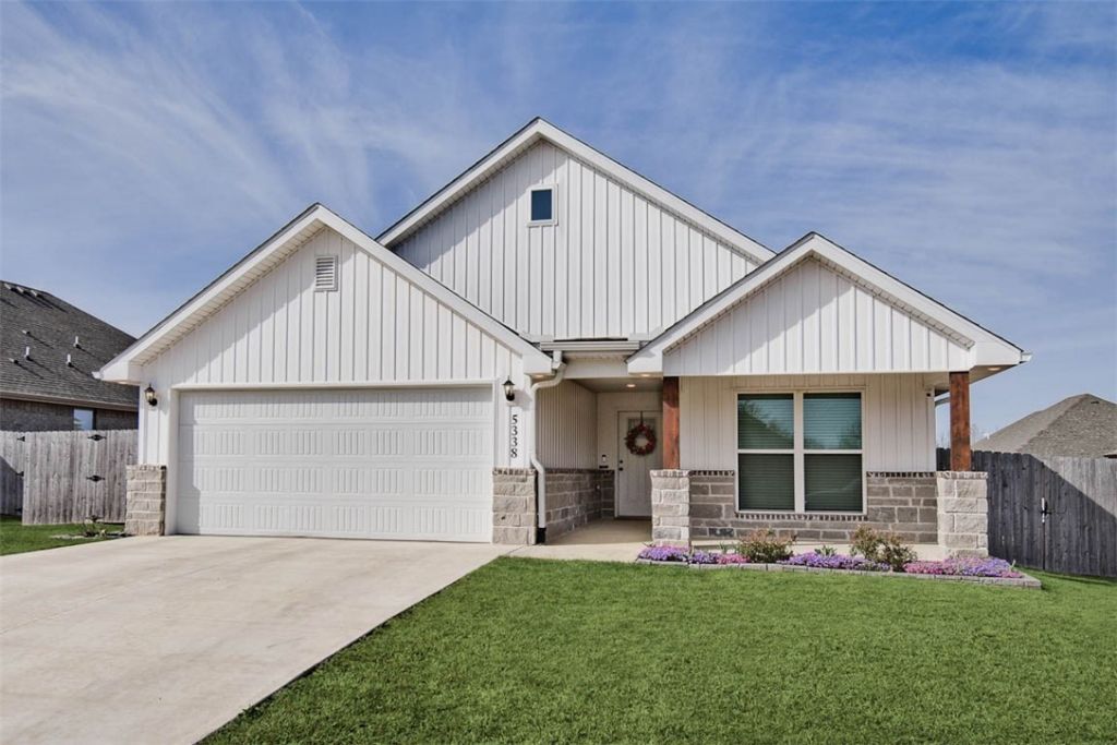 5338 Clear Springs Avenue  Springdale, AR 72762