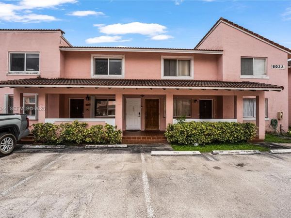 8033 Lake Dr, Unit 203, Doral, FL 33166