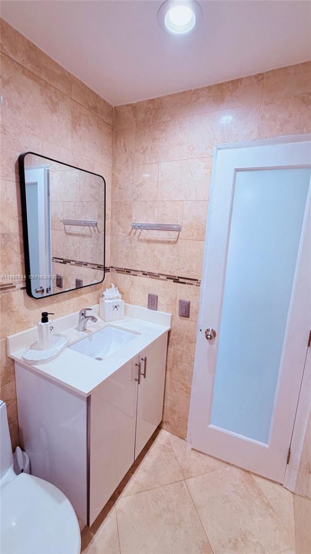 8033 Lake Dr , Unit 203, Doral, FL 33166 Photo