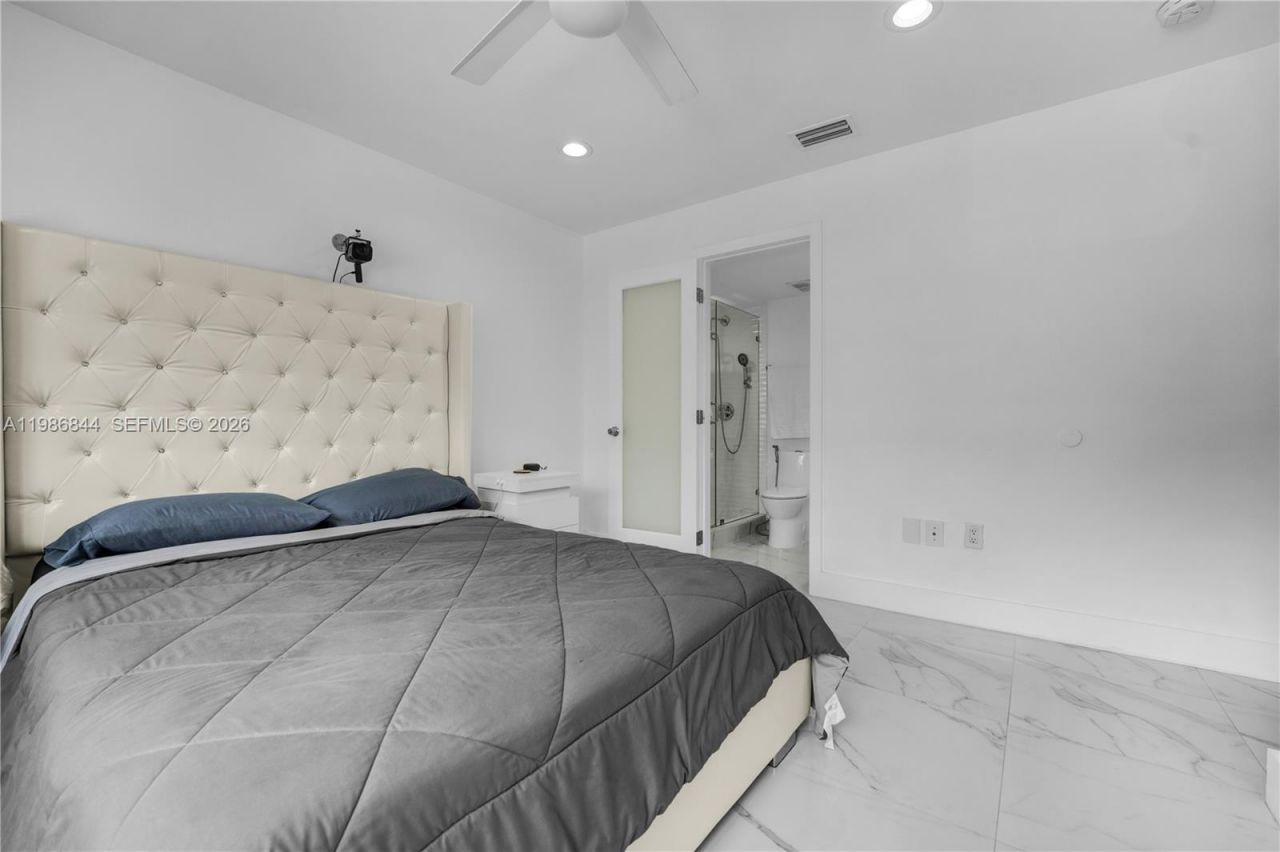 8033 Lake Dr, Unit 203, Doral, FL 33166 Photo