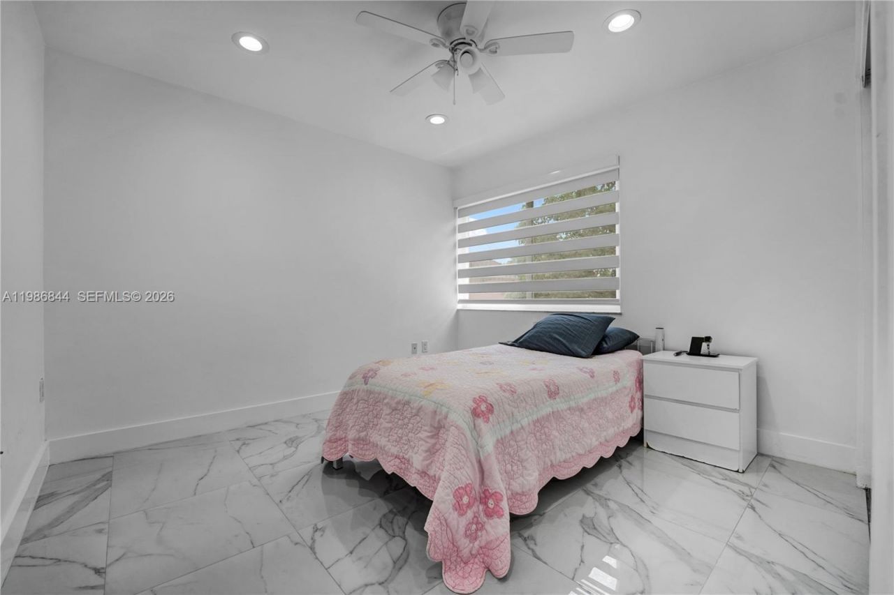 8033 Lake Dr, Unit 203, Doral, FL 33166 Photo