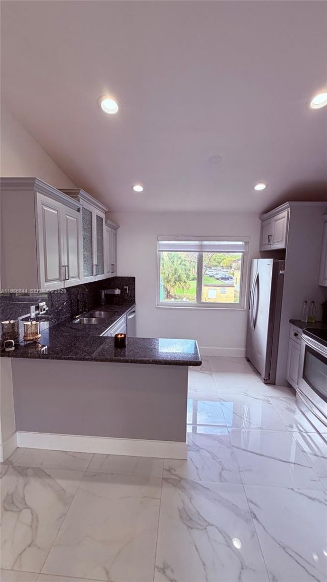 8033 Lake Dr , Unit 203, Doral, FL 33166 Photo