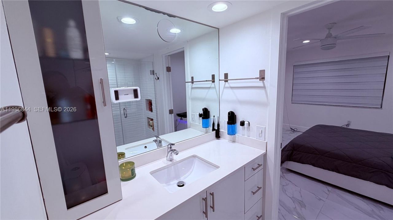 8033 Lake Dr , Unit 203, Doral, FL 33166 Photo