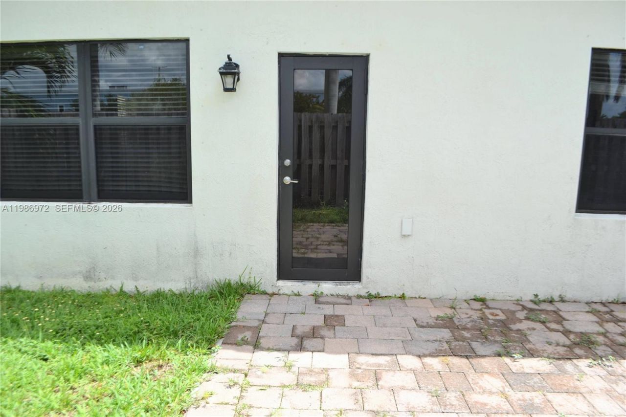 164 NE 23rd Ter , Homestead, FL 33033 Photo