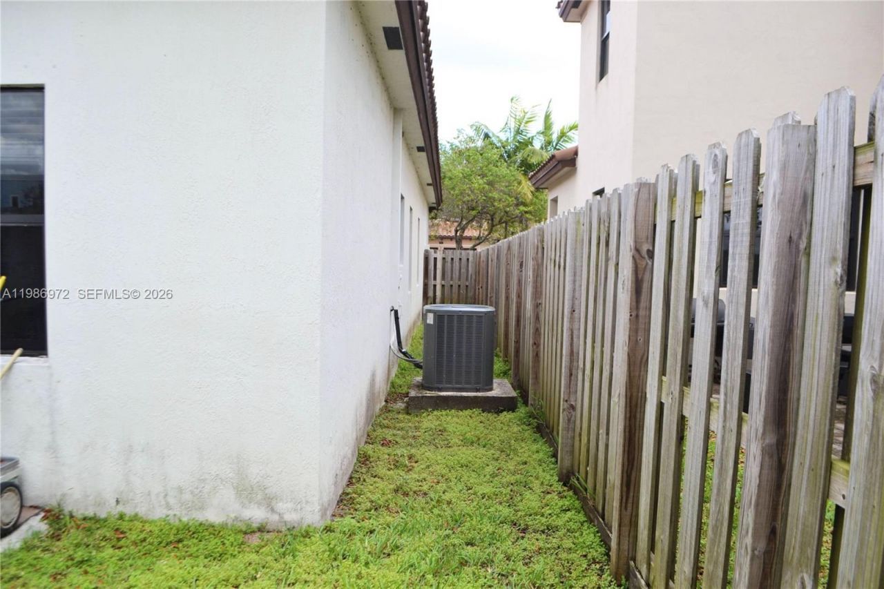 164 NE 23rd Ter , Homestead, FL 33033 Photo