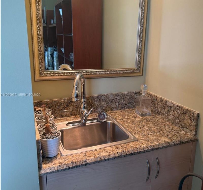 2625 NE 14th Ave, Unit 406, Wilton Manors, FL 33334 Photo