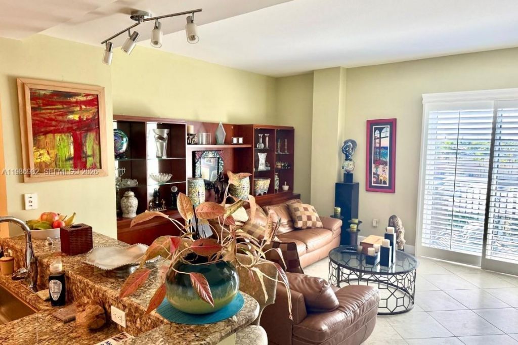 2625 NE 14th Ave, Unit 406, Wilton Manors, FL 33334 Photo