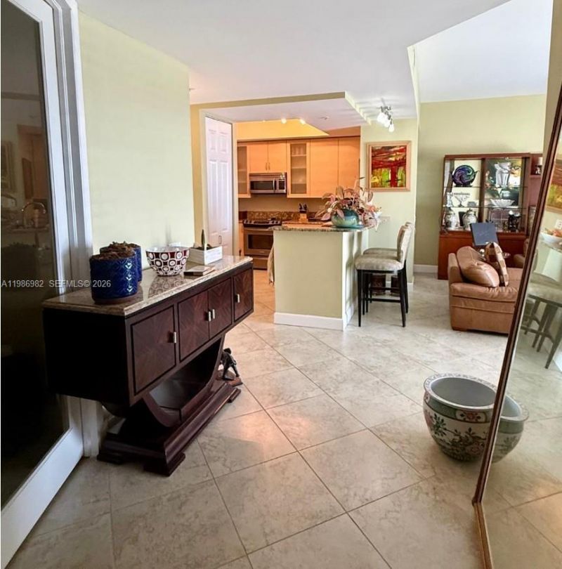 2625 NE 14th Ave, Unit 406, Wilton Manors, FL 33334 Photo