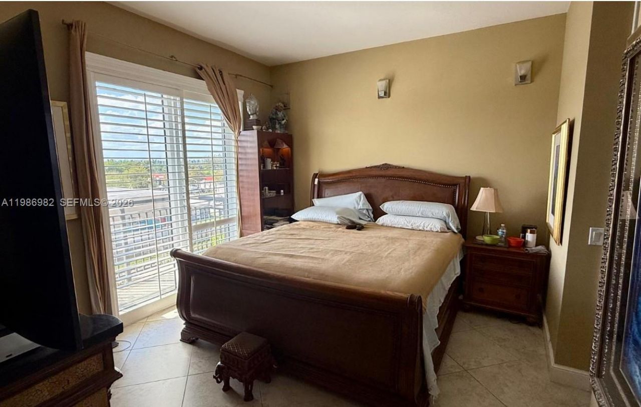 2625 NE 14th Ave, Unit 406, Wilton Manors, FL 33334 Photo