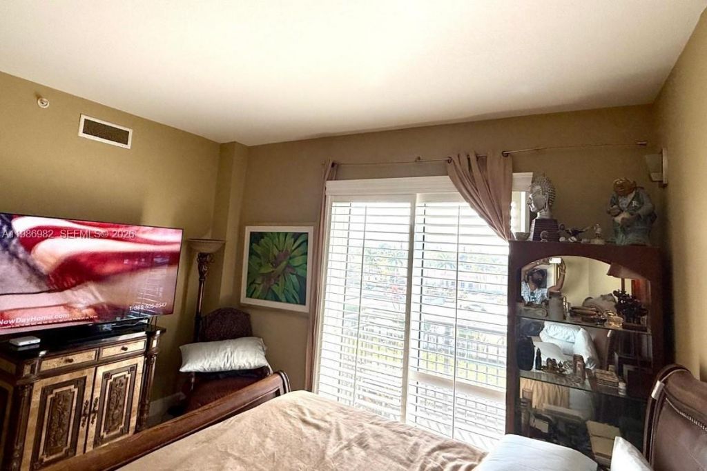 2625 NE 14th Ave, Unit 406, Wilton Manors, FL 33334 Photo