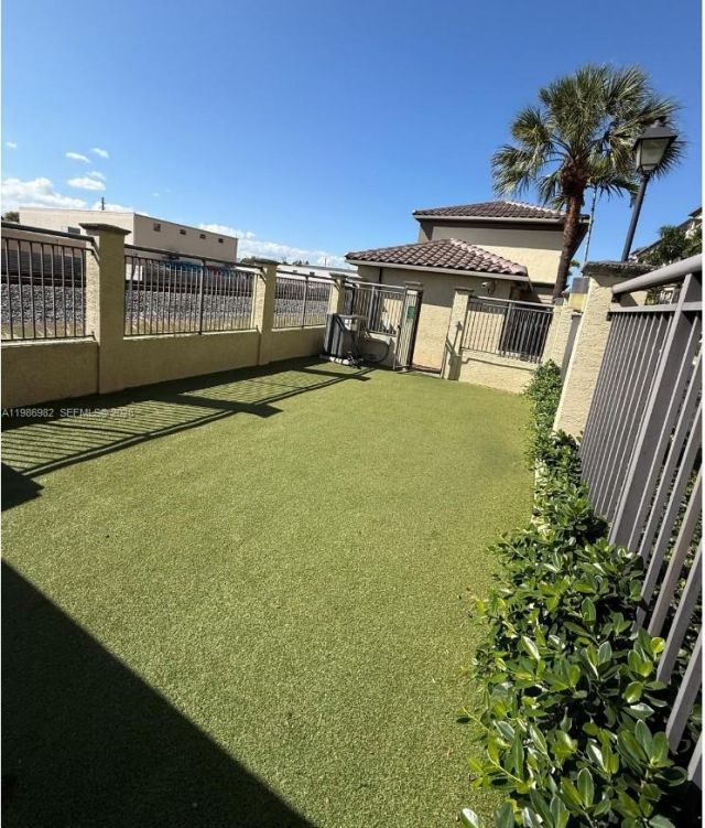 2625 NE 14th Ave, Unit 406, Wilton Manors, FL 33334 Photo