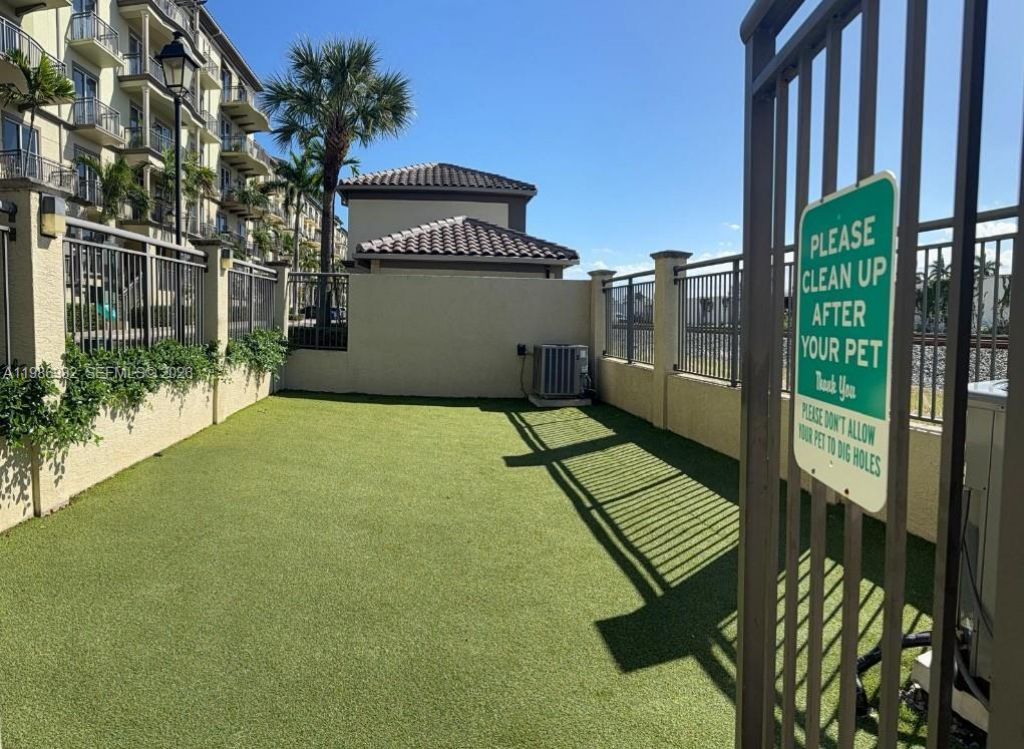 2625 NE 14th Ave, Unit 406, Wilton Manors, FL 33334 Photo