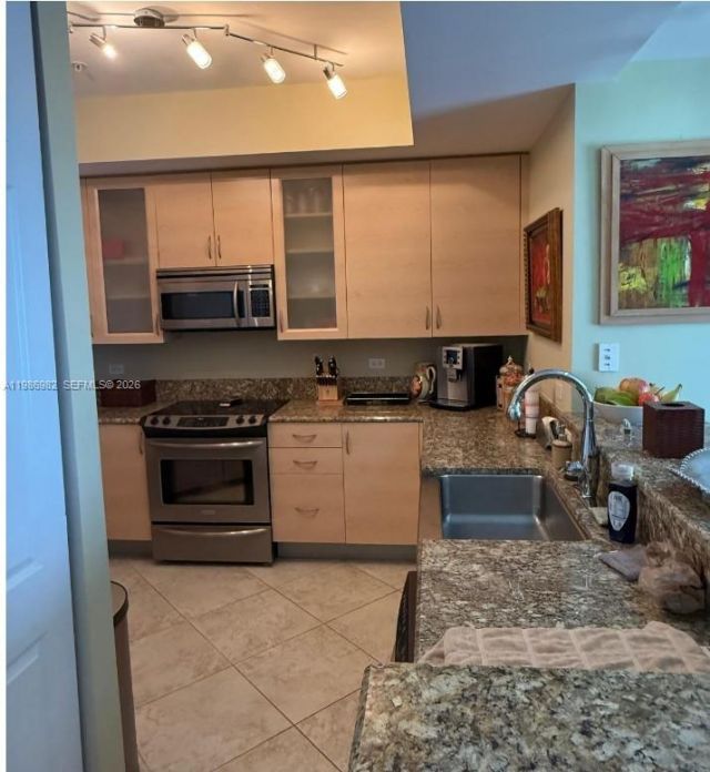 2625 NE 14th Ave, Unit 406, Wilton Manors, FL 33334 Photo