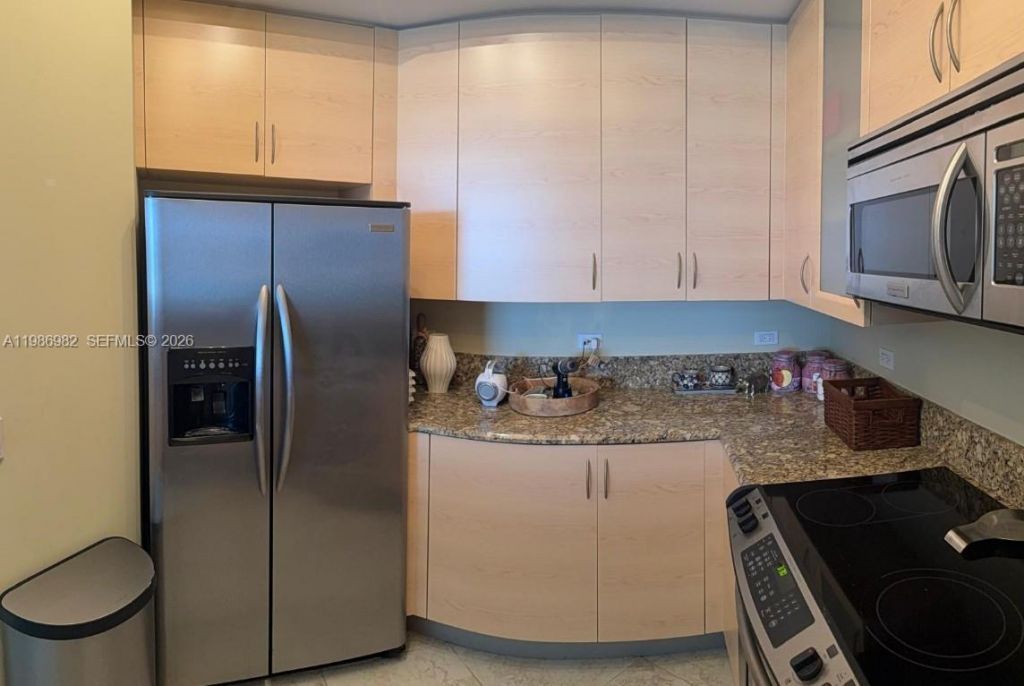 2625 NE 14th Ave, Unit 406, Wilton Manors, FL 33334 Photo