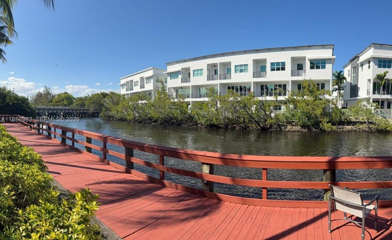 2625 NE 14th Ave, Unit 406, Wilton Manors, FL 33334 Photo