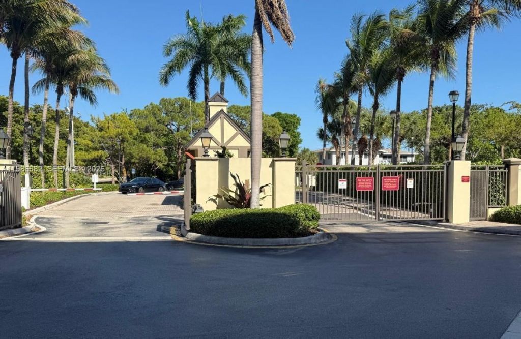 2625 NE 14th Ave, Unit 406, Wilton Manors, FL 33334 Photo