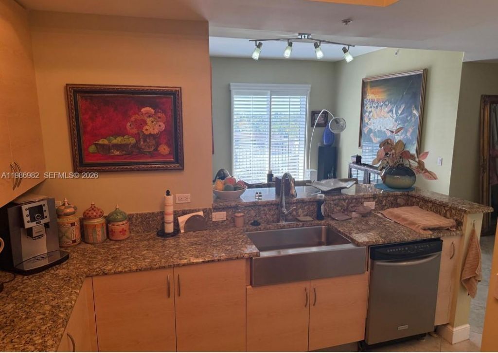 2625 NE 14th Ave, Unit 406, Wilton Manors, FL 33334 Photo