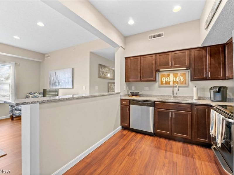 558 Colony Park, Unit 206, Tallmadge, OH 44278 Photo 10