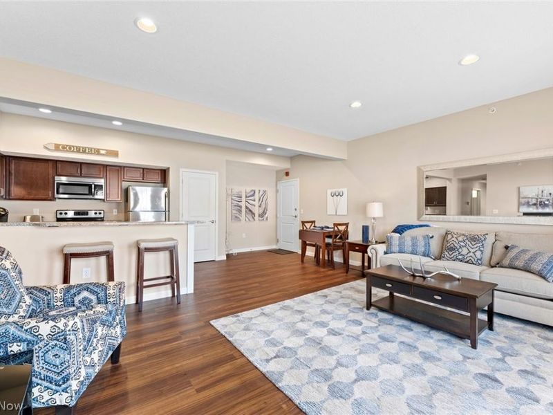 558 Colony Park, Unit 206, Tallmadge, OH 44278 Photo 4