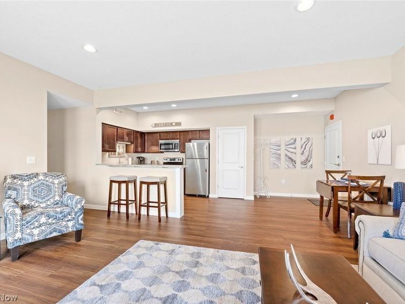 558 Colony Park, Unit 206, Tallmadge, OH 44278 Photo 5