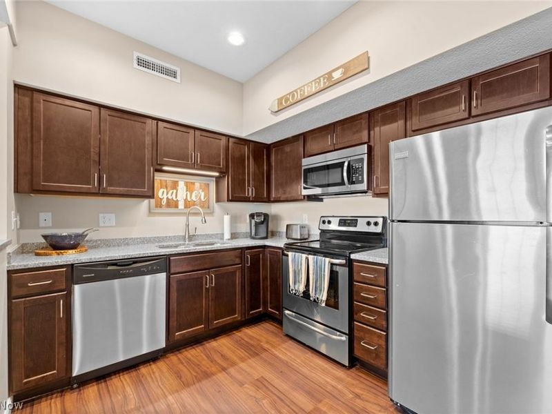 558 Colony Park, Unit 206, Tallmadge, OH 44278 Photo 8