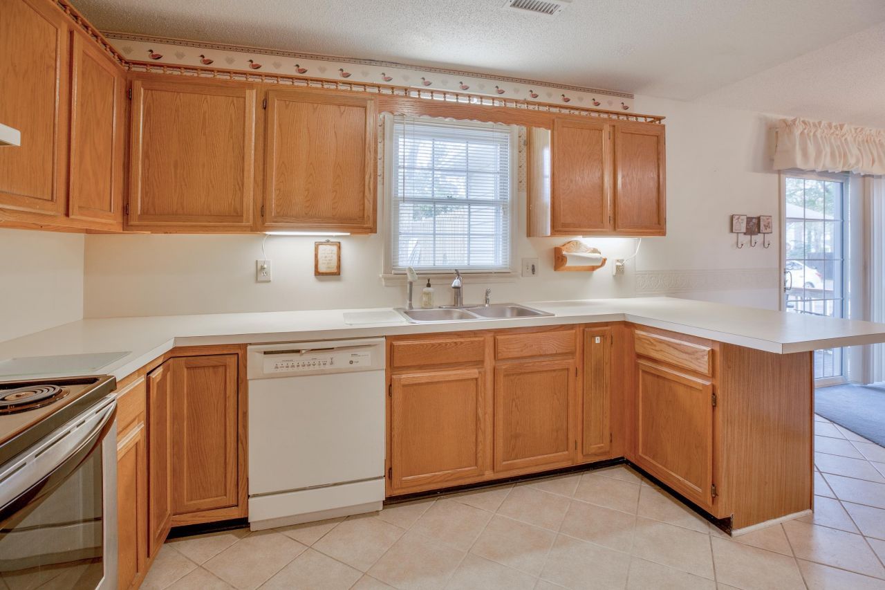 810 Planters Trace Loop Photo 14