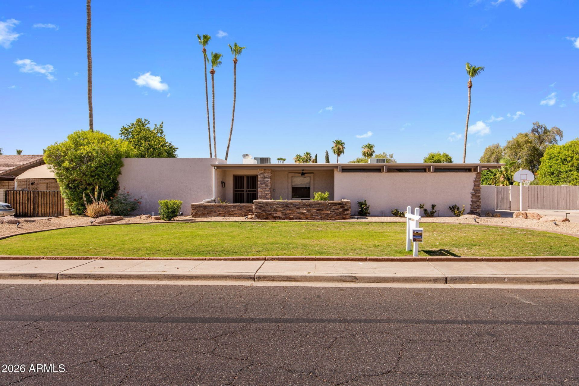 312 E Brook Hollow Drive, Phoenix, AZ 85022 Main Photo