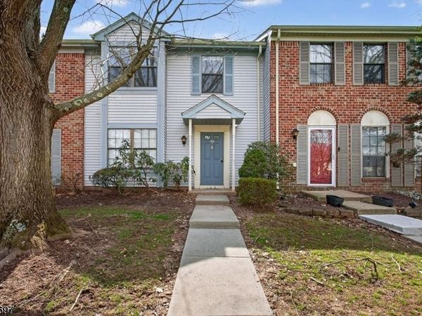 66 Pear Tree Ln, Franklin, NJ 08823