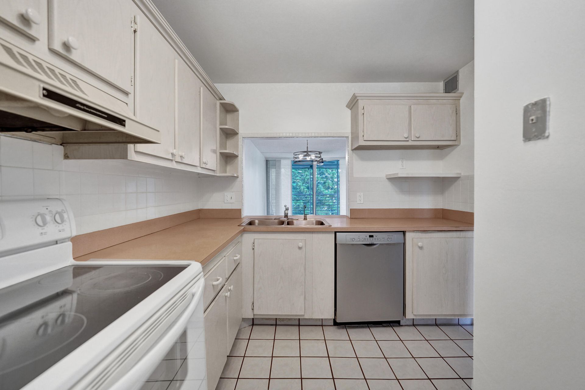 9470 Poinciana Place, Unit 308, Davie, FL 33324 Photo