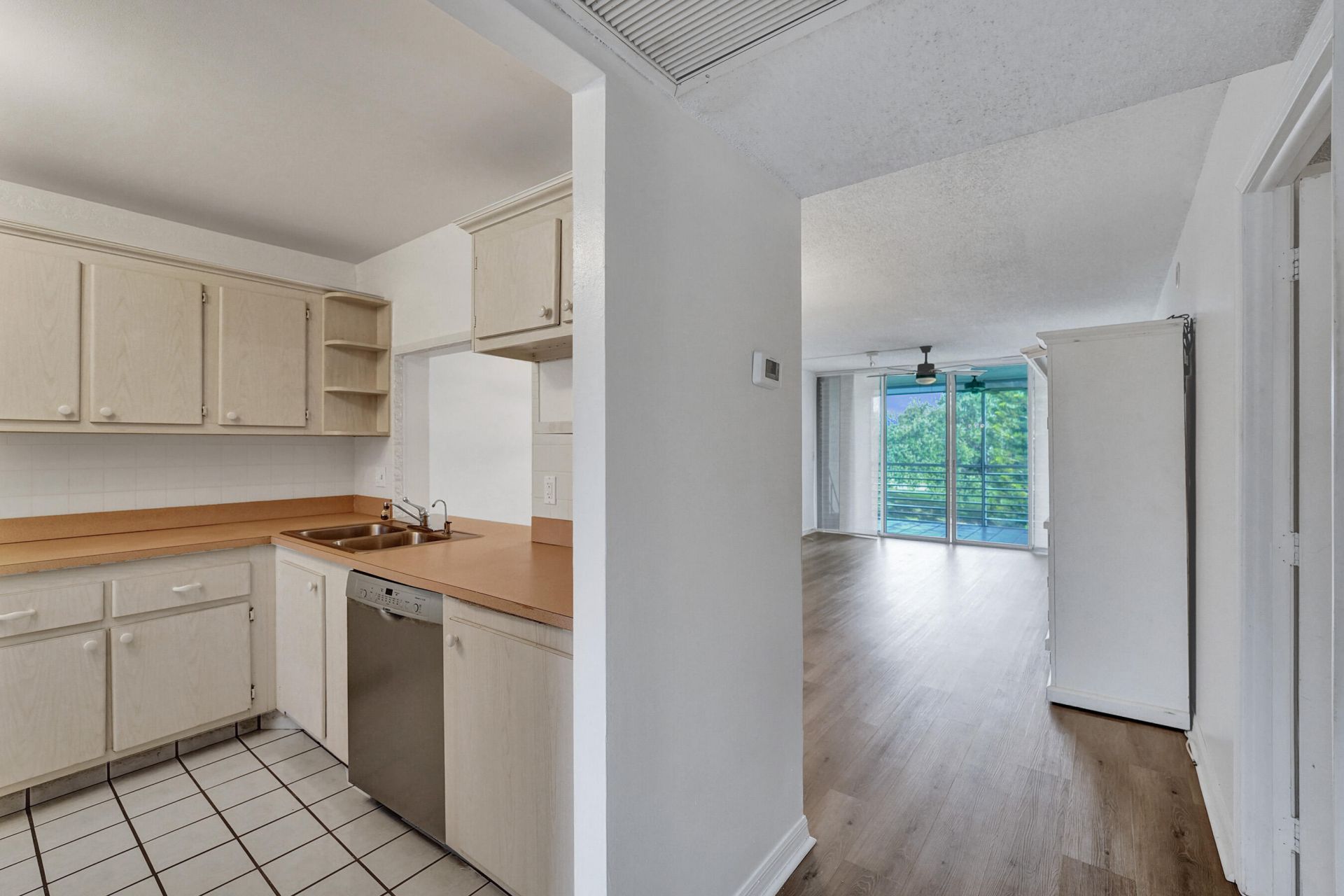 9470 Poinciana Place, Unit 308, Davie, FL 33324 Photo