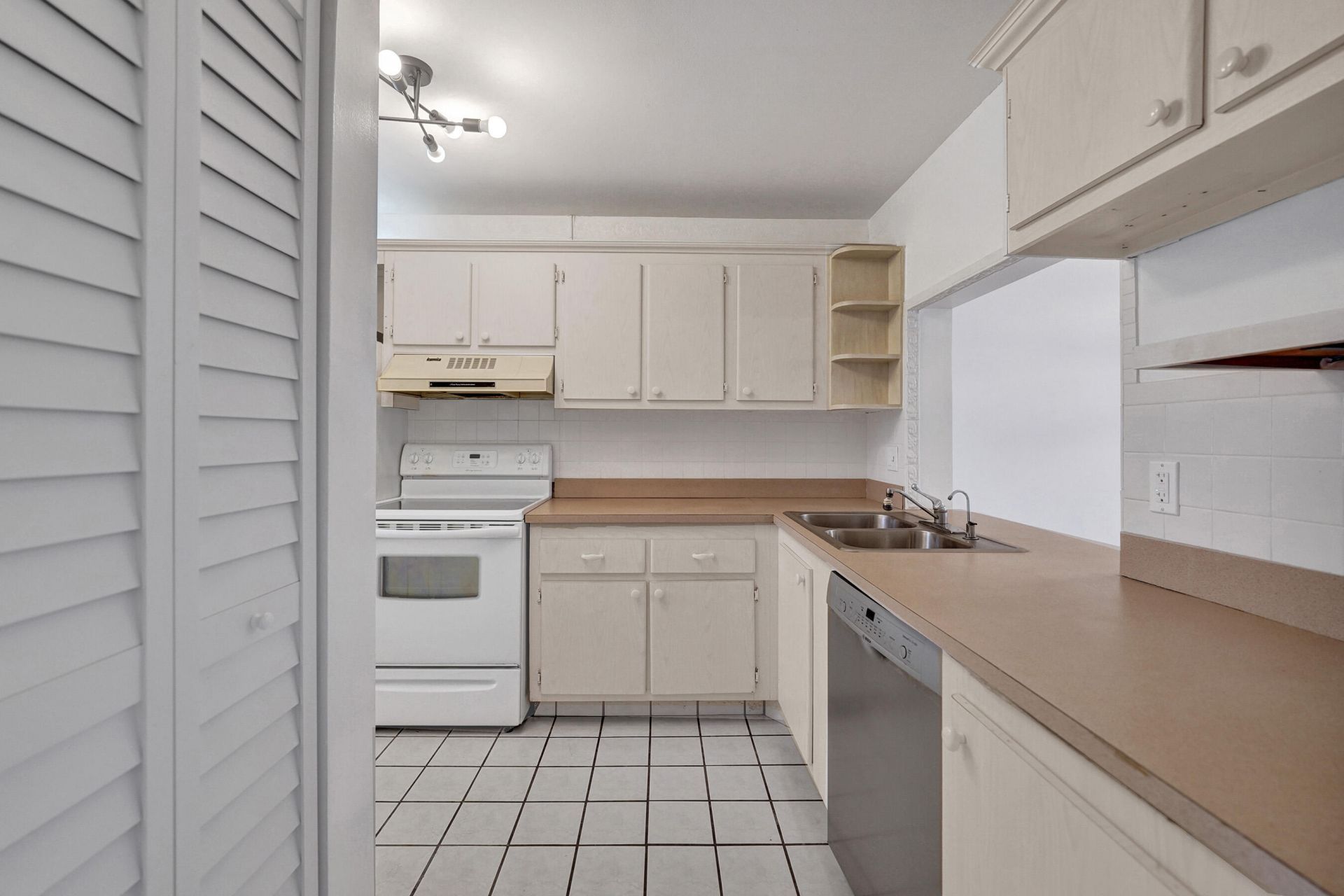 9470 Poinciana Place, Unit 308, Davie, FL 33324 Photo