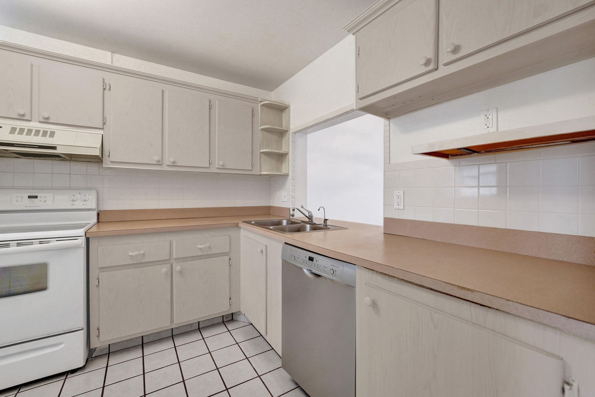 9470 Poinciana Place, Unit 308, Davie, FL 33324 Photo