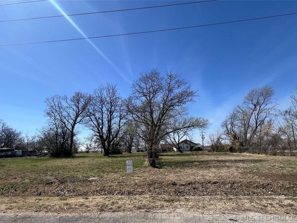 703 S Rogers Avenue , Bartlesville, OK 74003