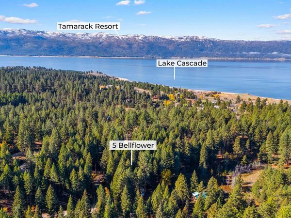 5 Bellflower Pl, Cascade, ID 83611