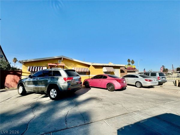 2033 E Saint Louis Avenue, Las Vegas, NV 89104