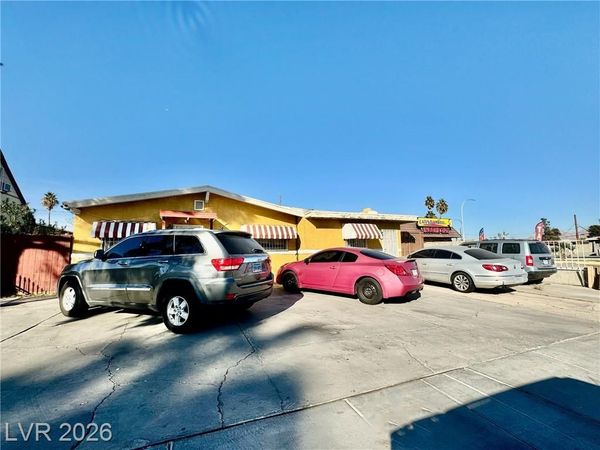 2033 E Saint Louis Avenue, Las Vegas, NV 89104