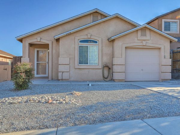 6016 Celestial Avenue NW, Albuquerque, NM 87114