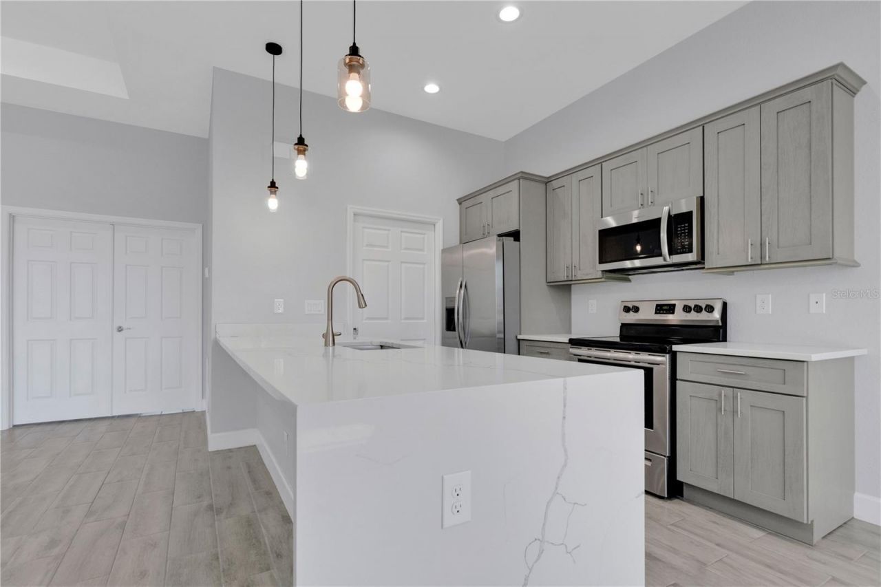 1306 NE 2nd Avenue , Cape Coral, FL 33909 Photo