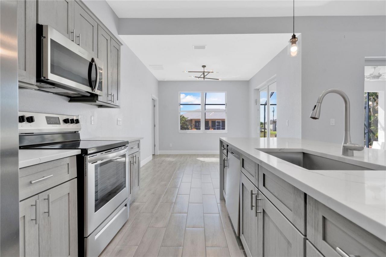 1306 NE 2nd Avenue , Cape Coral, FL 33909 Photo