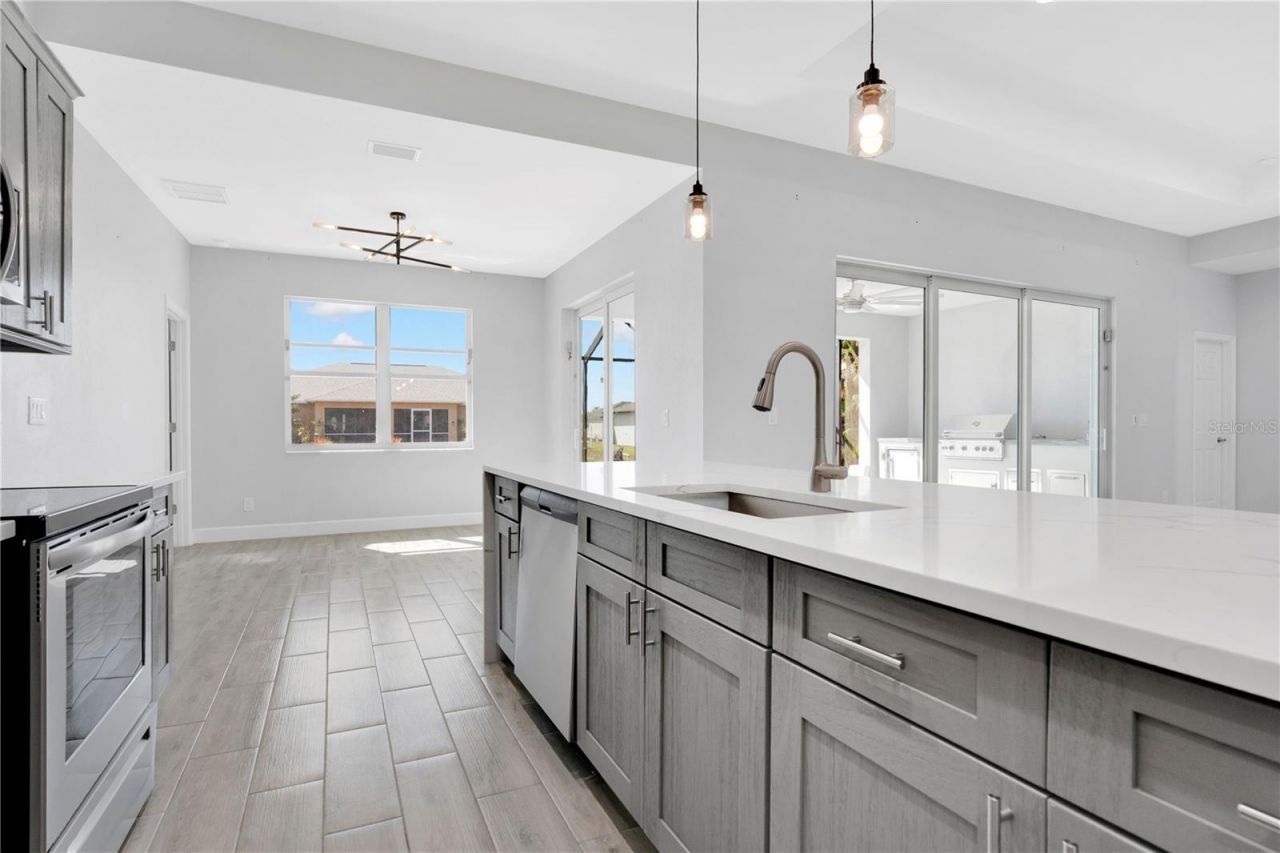 1306 NE 2nd Avenue , Cape Coral, FL 33909 Photo