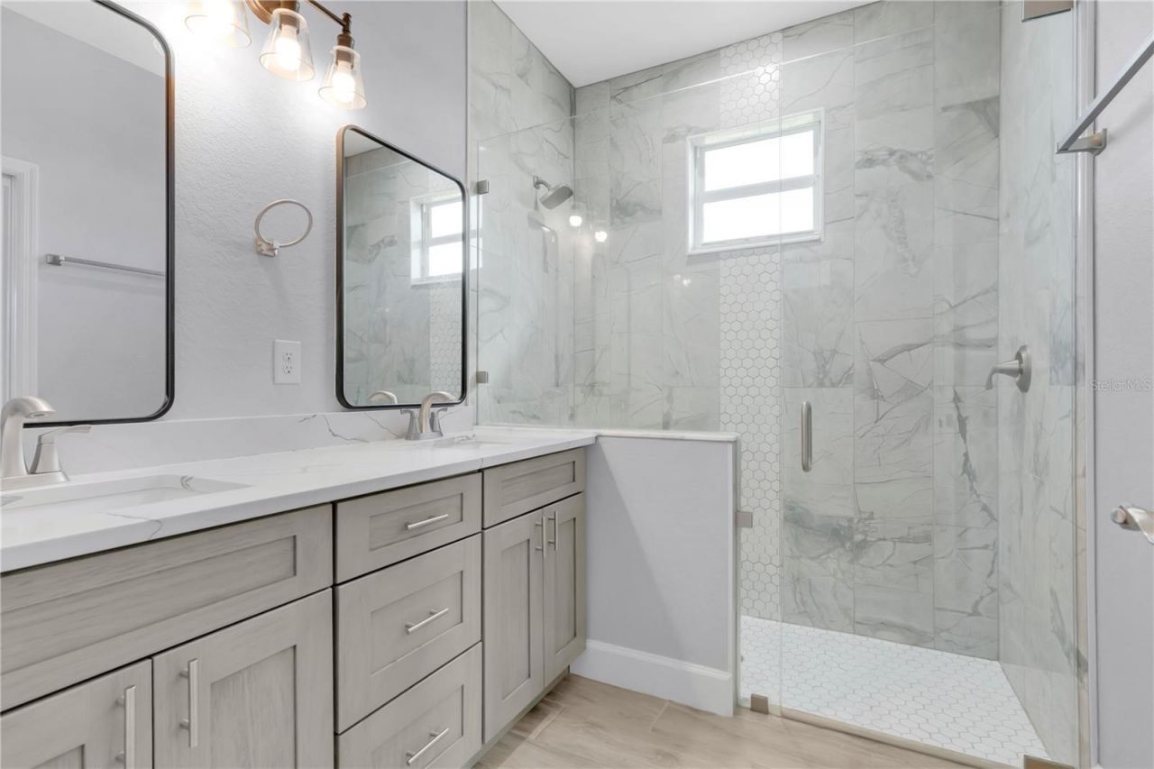 1306 NE 2nd Avenue , Cape Coral, FL 33909 Photo