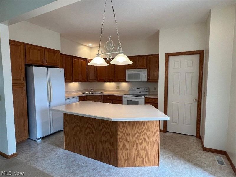 6456 S Rim Circle, Valley City, OH 44280 Photo 5