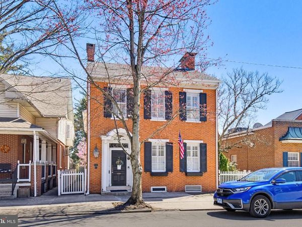 223 BROADWAY, HANOVER, PA 17331
