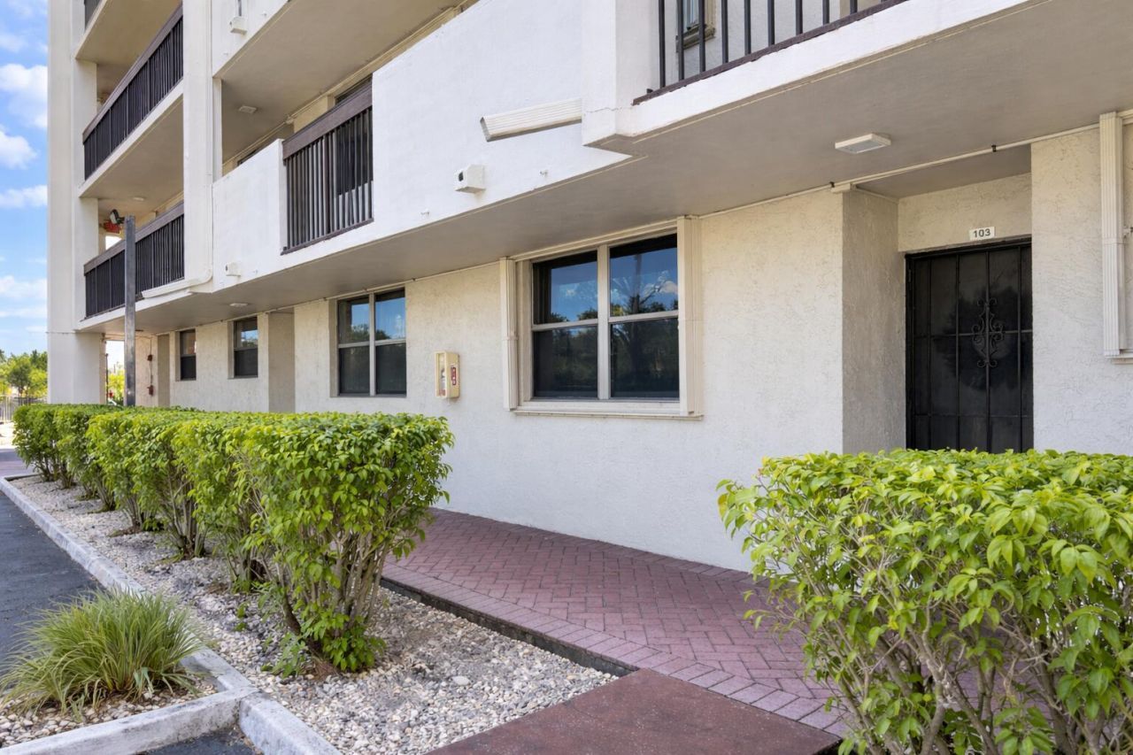 110 Lake Emerald Drive, Unit 103, Oakland Park, FL 33309 Photo