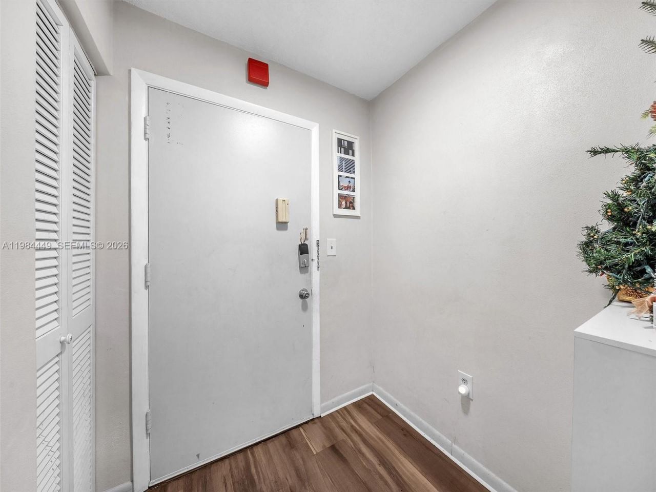 1101 NE 191st St , Unit 307, Miami, FL 33179 Photo