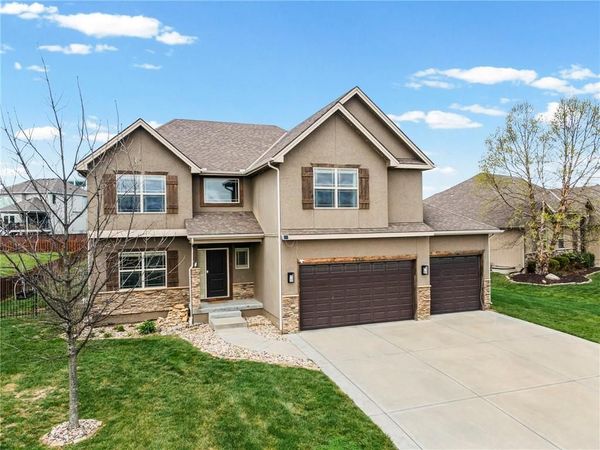 1058 SW Conch Way, Lee's Summit, MO 64064